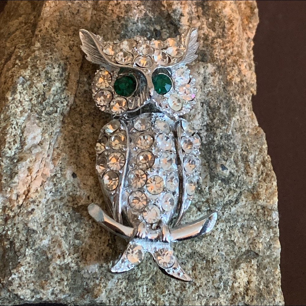 Vintage Silver Tone Emerald Green Eyed Owl Pin Brooch Costume Jewelry - Picture 3 of 5